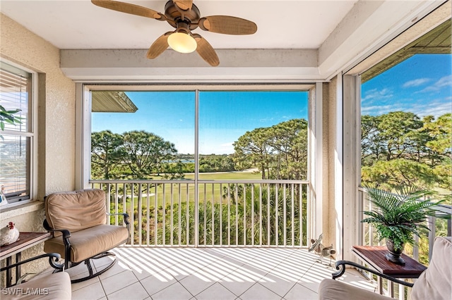 sunroom featuring ceiling fan