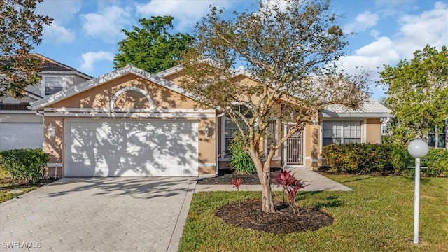 view of front facade featuring a front yard and a garage