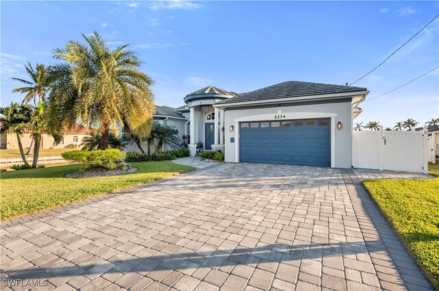 view of front of home featuring a garage and a front yard