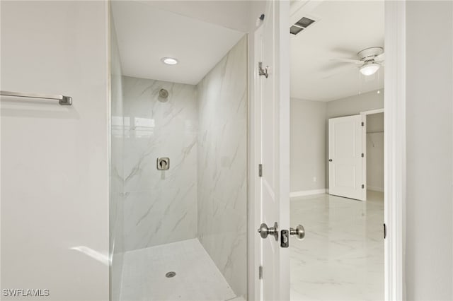 bathroom featuring tiled shower and ceiling fan