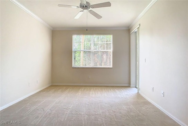 empty room featuring ceiling fan and crown molding