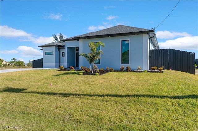 view of front of home with a front lawn