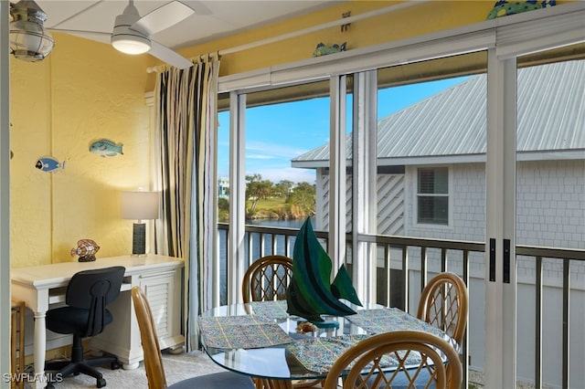 sunroom / solarium with ceiling fan