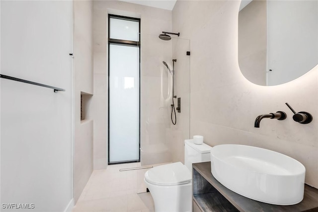 full bath featuring walk in shower, a sink, and toilet