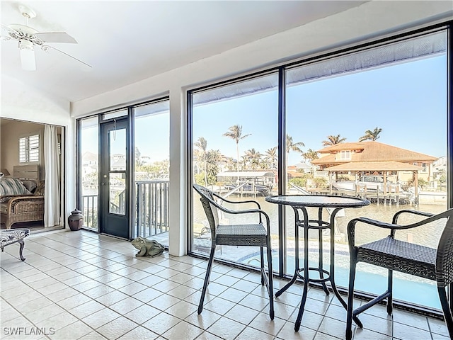 sunroom / solarium with ceiling fan