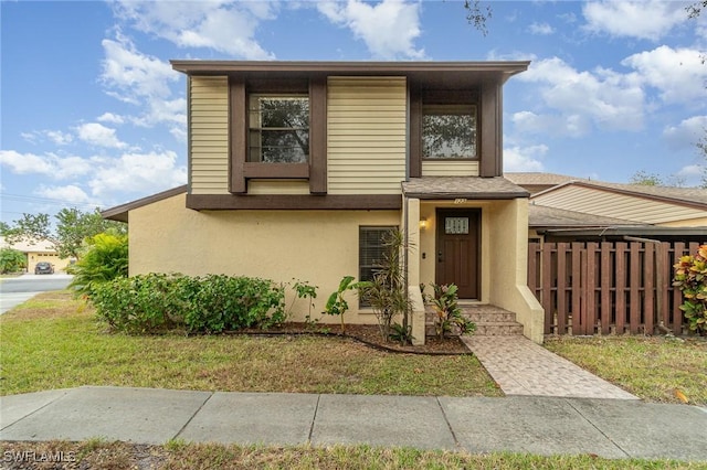 view of front of home featuring a front lawn