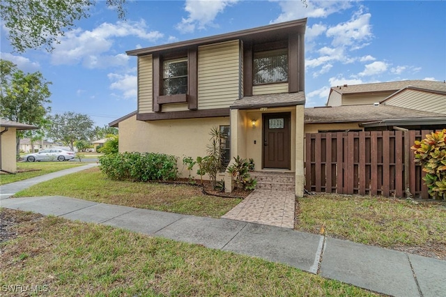 view of front of home featuring a front yard