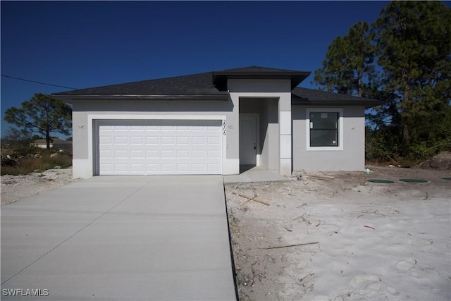 view of front facade featuring a garage