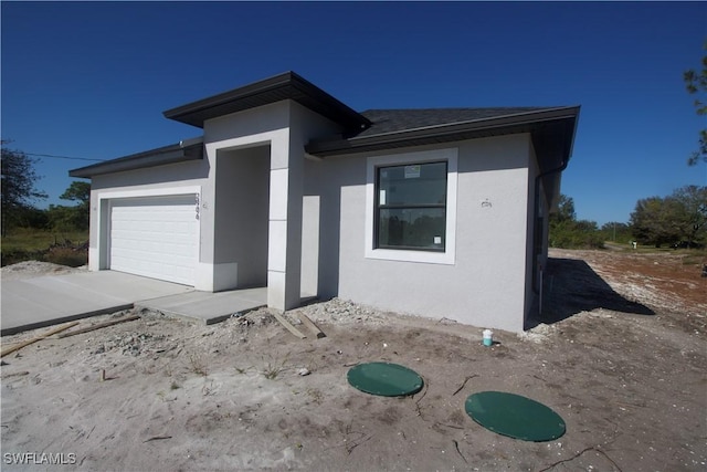 view of front facade with a garage