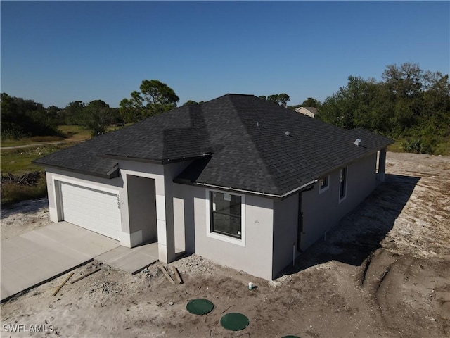 view of front facade featuring a garage