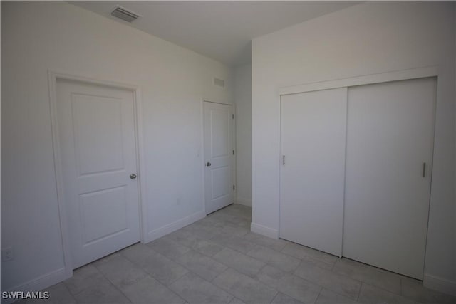 unfurnished bedroom featuring a closet