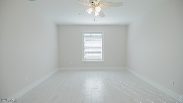 unfurnished room featuring light wood-style floors, baseboards, and a ceiling fan