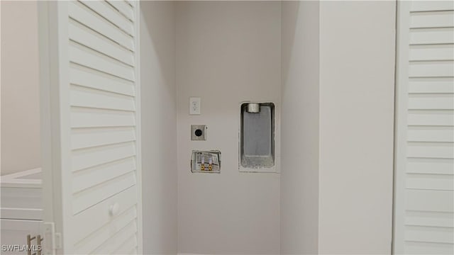 clothes washing area with hookup for a washing machine, laundry area, and hookup for an electric dryer