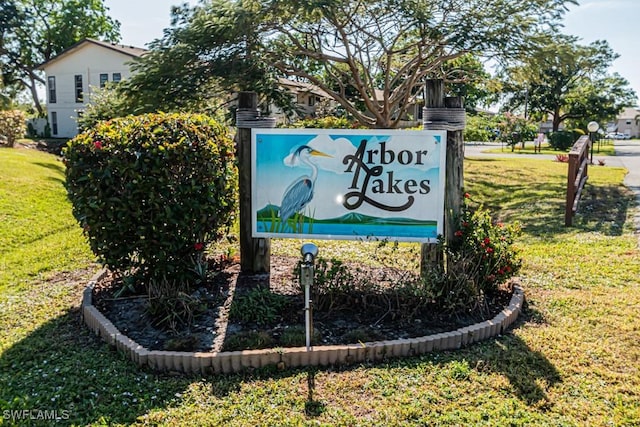 community sign with a yard