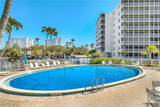 view of swimming pool