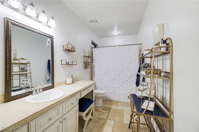 full bath with visible vents, a shower with shower curtain, toilet, stone tile flooring, and vanity