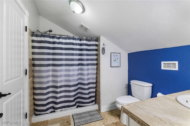 full bath with toilet, visible vents, vaulted ceiling, and a shower with shower curtain