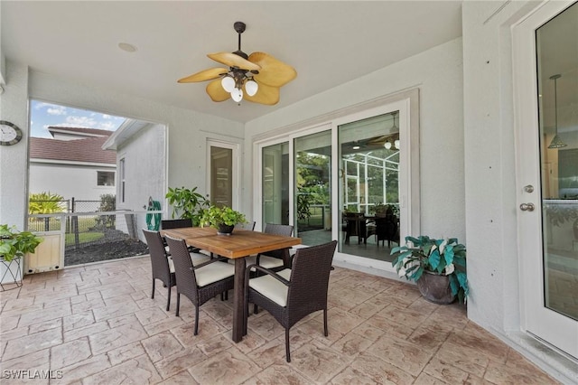 sunroom with ceiling fan