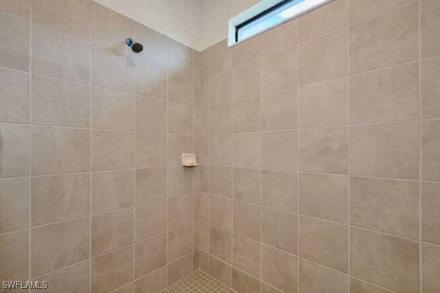 bathroom featuring tiled shower