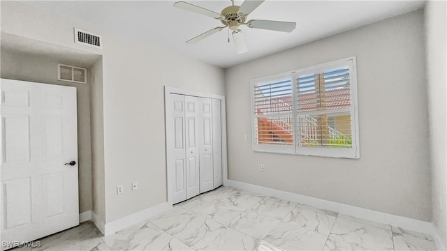 unfurnished bedroom featuring ceiling fan and a closet