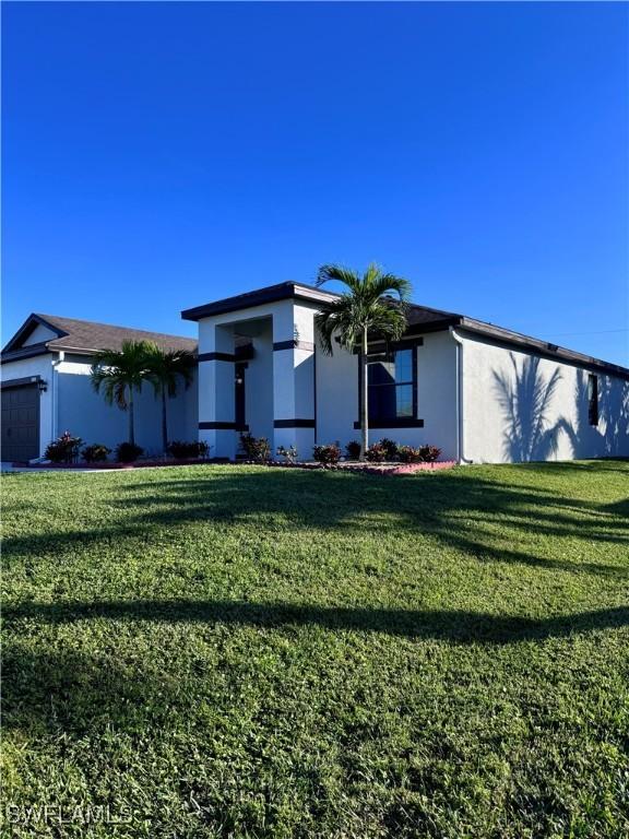 view of front of house featuring a garage and a front yard