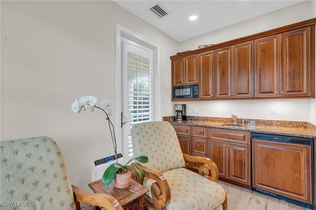 sitting room with sink and light hardwood / wood-style flooring