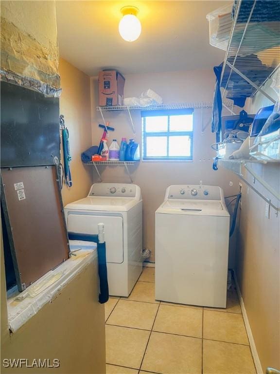 laundry room with light tile patterned floors and independent washer and dryer