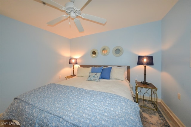 bedroom with ceiling fan