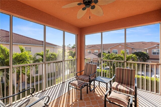 sunroom with ceiling fan