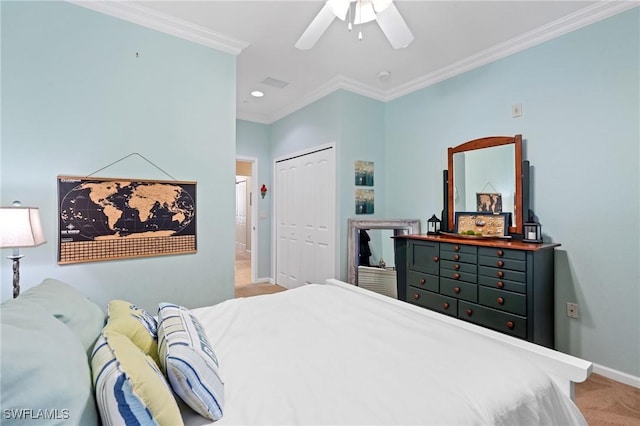 bedroom with carpet, ceiling fan, ornamental molding, and a closet