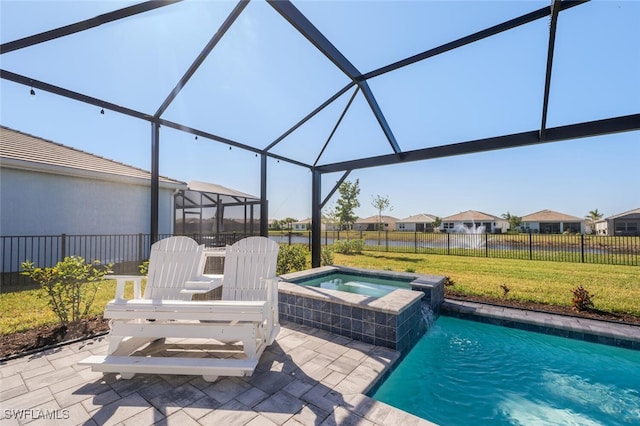 view of pool featuring an in ground hot tub, a patio area, a lanai, and a lawn