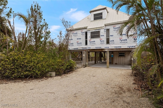 view of front of home featuring a carport