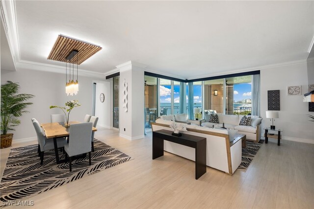 living room featuring floor to ceiling windows, light hardwood / wood-style floors, and crown molding