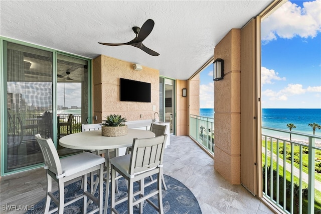 balcony with ceiling fan