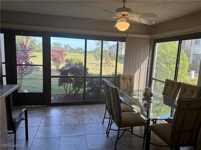 sunroom with ceiling fan