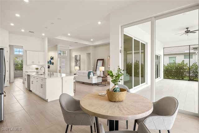 dining space with ceiling fan and recessed lighting