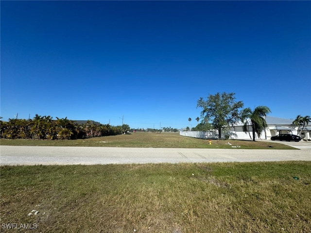 Listing photo 2 for 413 SW 2nd Ter, Cape Coral FL 33991