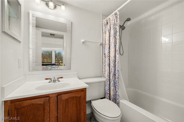 full bathroom with shower / bath combo with shower curtain, vanity, and toilet