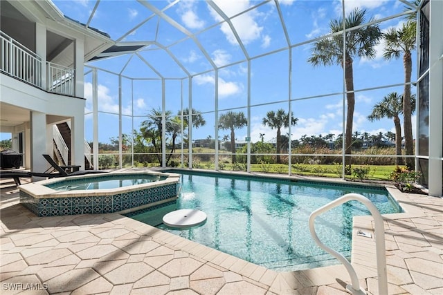 view of pool featuring an in ground hot tub, a patio area, and a lanai