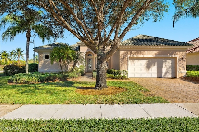 view of front of property featuring a garage and a front yard