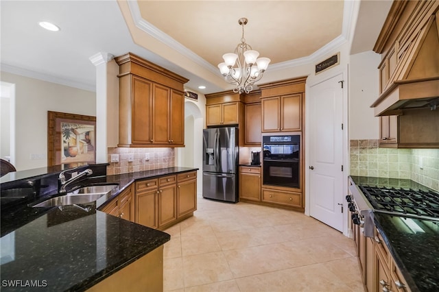 kitchen with sink, hanging light fixtures, decorative backsplash, appliances with stainless steel finishes, and custom range hood