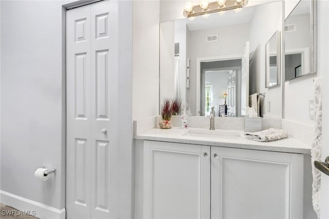 bathroom featuring a chandelier and vanity