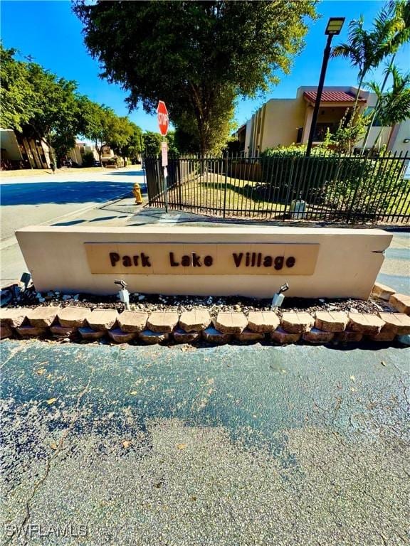 view of community / neighborhood sign