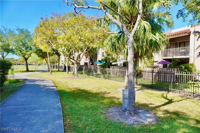 view of home's community featuring a yard