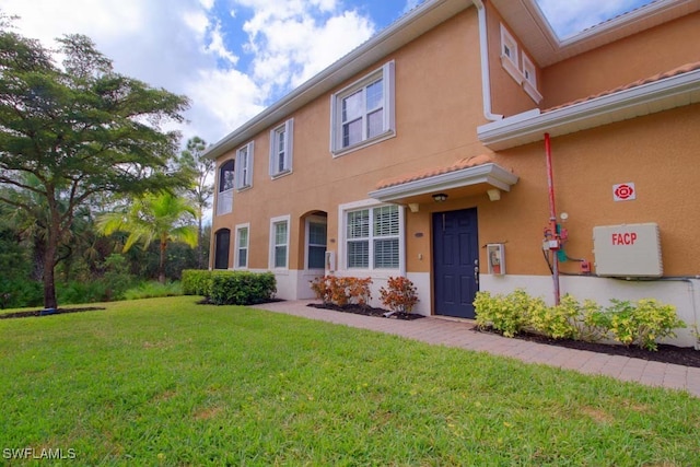 view of front of property with a front lawn