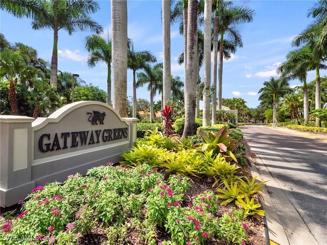 view of community / neighborhood sign