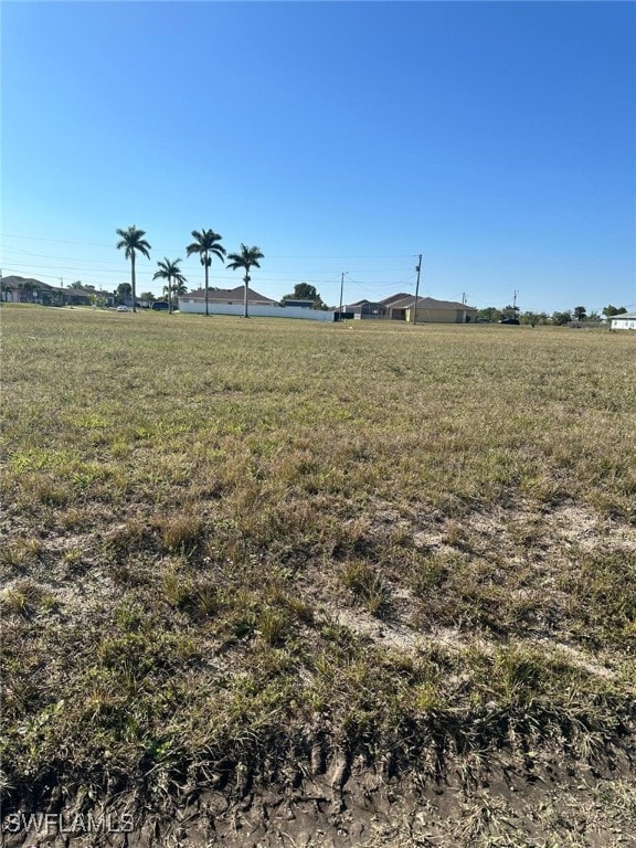 Listing photo 3 for 608 Diplomat Pkwy E, Cape Coral FL 33909