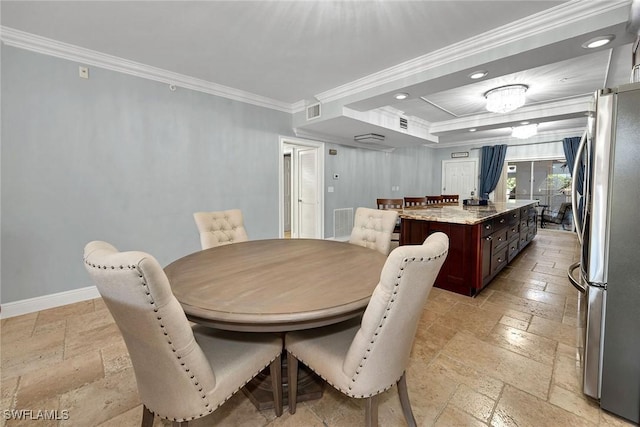 dining room with crown molding and an inviting chandelier