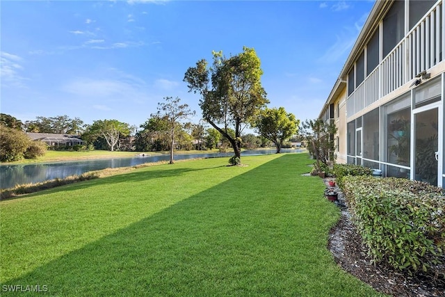 view of yard featuring a water view