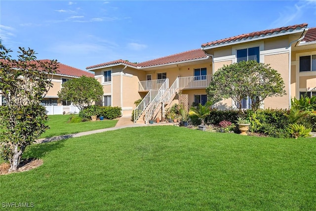 view of front of property with a front lawn